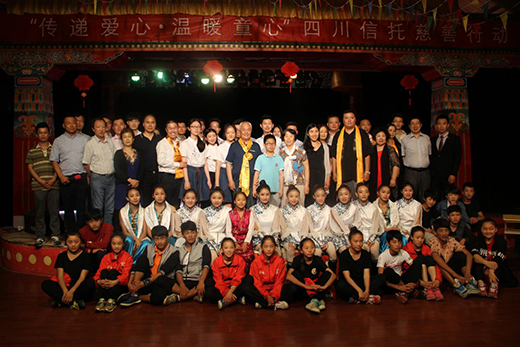 千喜鹤刘延云董事长北京西藏文化园看望藏族孤儿